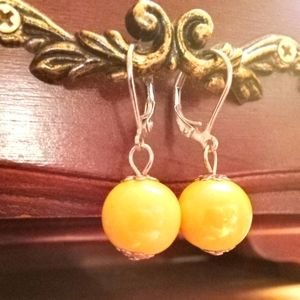 Yellow pearl bead earrings